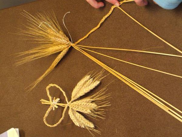 Wheat weaving in progress