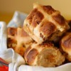 Hot_cross_buns_-_fig_and_pecan: By jules - originally posted to Flickr as hot cross buns - fig &amp;amp; pecan, CC BY 2.0, https://commons.wikimedia.org/w/index.php?curid=10391073